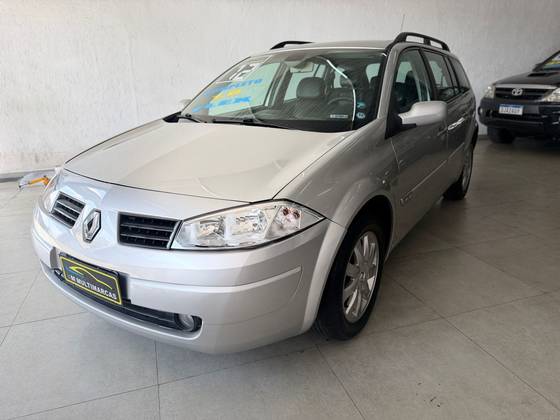 RENAULT MEGANE 1.6 DYNAMIQUE GRAND TOUR 16V FLEX 4P MANUAL RENAULT MEGANE 1.6 DYNAMIQUE GRAND TOUR 16V FLEX 4P MANUAL